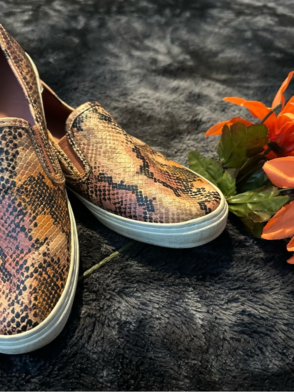 Chic & edgy metallic hued snakeskin slip-on shoes!